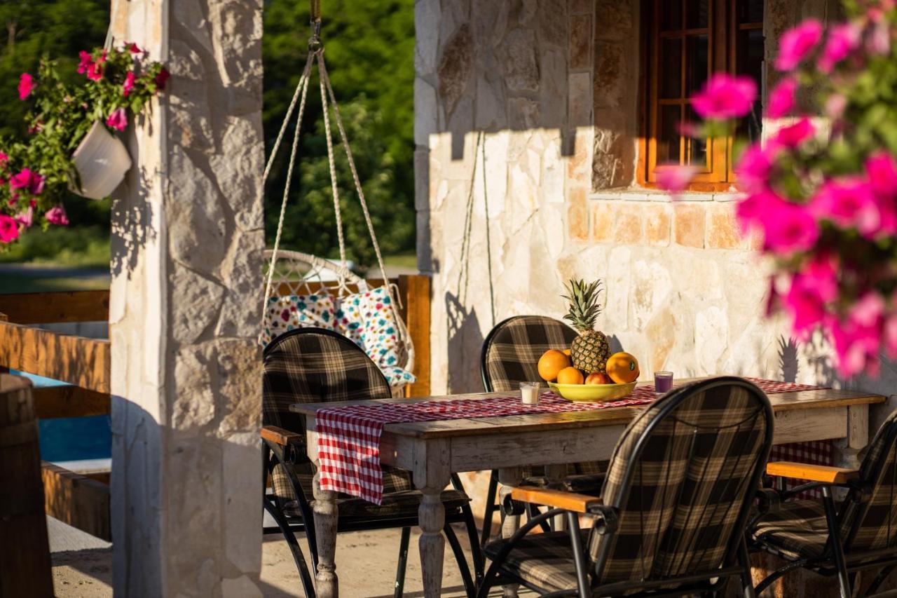 Burzan Bungalovi Подгорица Экстерьер фото