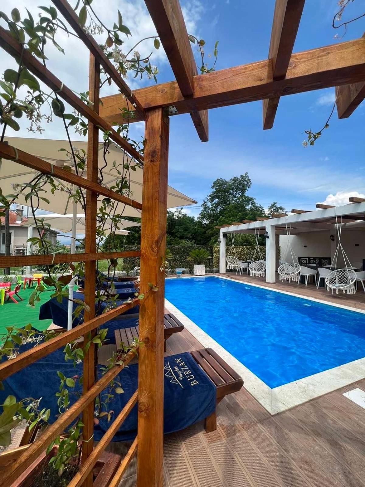 Burzan Bungalovi Подгорица Экстерьер фото
