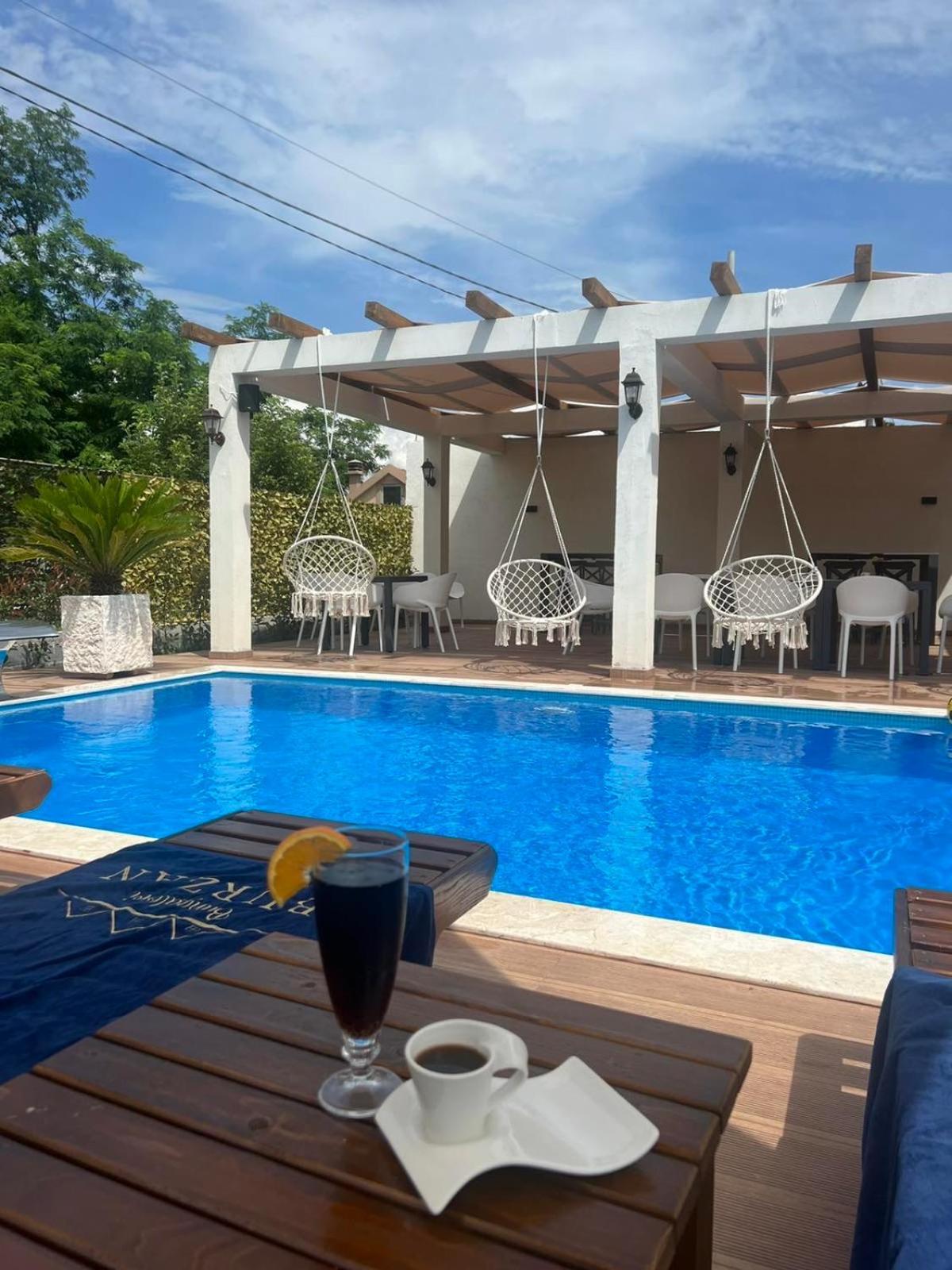 Burzan Bungalovi Подгорица Экстерьер фото